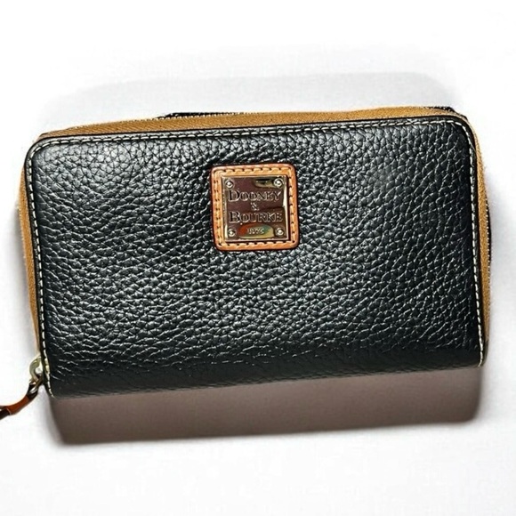 🌻Dooney & Bourke Black Pebble Grain Large Zip Around Brown Accent Leather Pull - Picture 1 of 9
